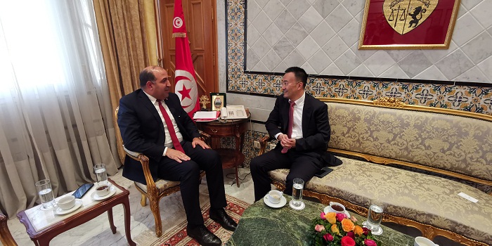 نائب رئيس شركة هواوي يلتقي رئيس الجمهورية ومجموعة من الوزراء في تونس