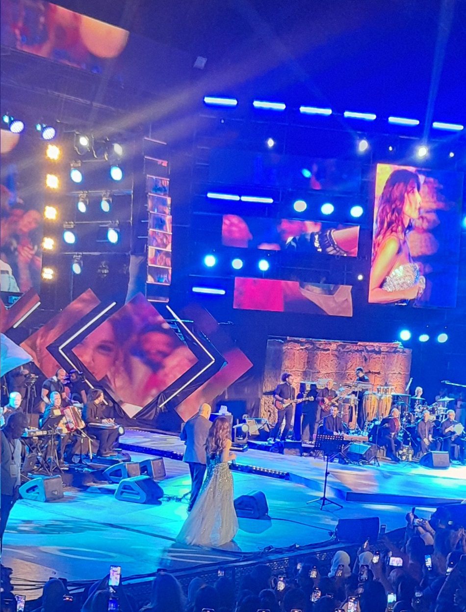نانسي عجرم تضيء مهرجان قرطاج و تُفرح جمهورها