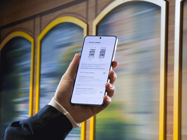 شاشتك، لعينيك فقط: شاشة الخصوصية في جهازGalaxy S26 Ultra تحمي معلوماتك من أعين المتطفلين