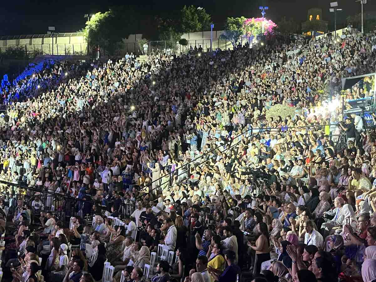 الدورة 60 لمهرجان قرطاج:يسرى محنوش تطرب جمهورها بأنماط موسيقية مختلفة 2 60 لمهرجان قرطاجيسرى محنوش تطرب جمهورها بأنماط موسيقية مختلفة 4